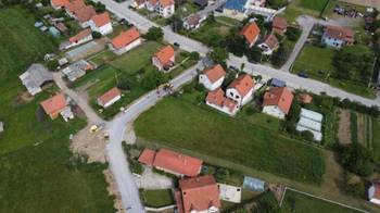 Plac od 23 ara u mirnom delu Uba