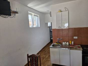 Izdajem smestaj za radnike u Dobanovcima