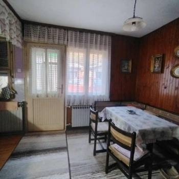 Useljiva kuća u blizini centra Uba 120 m2