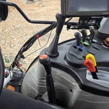 Traktor Armatrac 2023