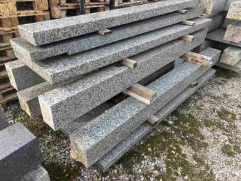 Na prodaju 30 m3 granitnih ploca, stubova