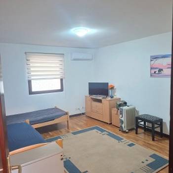 Zemun, izdajem nameštenu garsonjeru 28m2