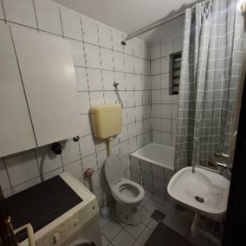 Zemun, izdajem nameštenu garsonjeru 28m2