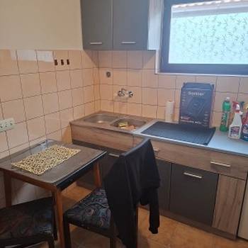 Zemun, izdajem nameštenu garsonjeru 28m2