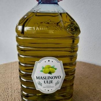 Domace maslinovo ulje i masline