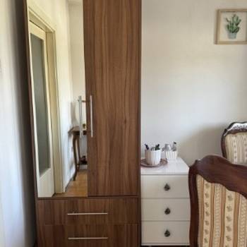 Vlasnik izdaje nameštenu garsonjeru, 30 kvm, na III spratu od III (nije potkrovlje) na duži period