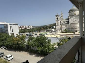 Vlasnik izdaje nameštenu garsonjeru, 30 kvm, na III spratu od III (nije potkrovlje) na duži period