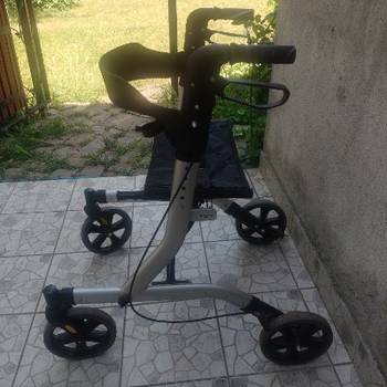 Prodajem hodalicu u odličnom stanju