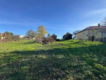 Prodajem plac sa kućom pored škole, Glumčevo Brdo, Barajev