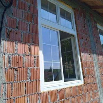 Na prodaju 1 okrugli prozor I kvalitetni drveni