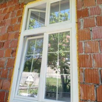 Na prodaju 1 okrugli prozor I kvalitetni drveni