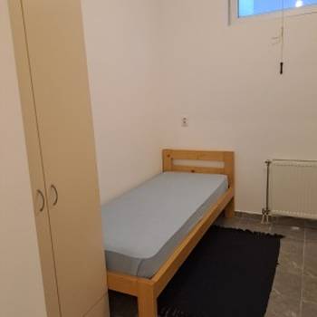 Zemun, naselje Nova Galenika, izdajem sobu za zaposlenu osobu