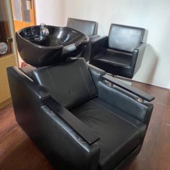 Na prodaju kompletna oprema za frizerski salon