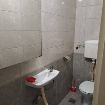 Zemun, Nova Galenika, izdajem sobu za zaposlenu osobu