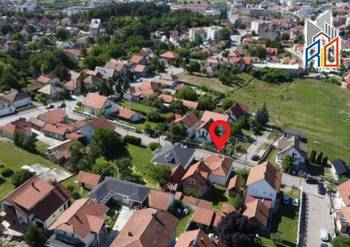 Na prodaju useljive 2 kuće u mirnom delu Uba