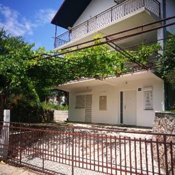 Šušanj-Bar. Izdajem 2 apartmana po 70 m²