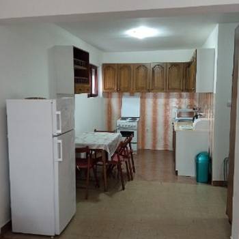 Šušanj-Bar. Izdajem 2 apartmana po 70 m²