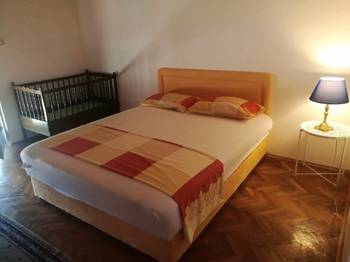 Šušanj-Bar. Izdajem 2 apartmana po 70 m²