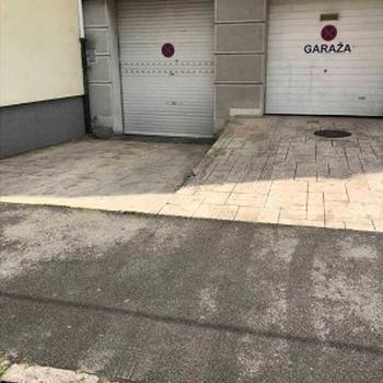 Garaza sa pripadajucim garaznim mestom na Vracaru