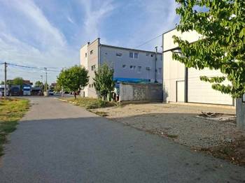 Izdaje SE HALA – poslovni prostor magacin Centar naselja Busije – opština Zemun