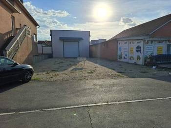 Izdaje SE HALA – poslovni prostor magacin Centar naselja Busije – opština Zemun