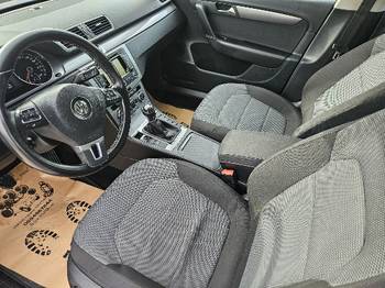 Pasat 7 2.0 TDI 2014 god poslednja serija 103 kw kao nov. Led svetla, diode, xsenoni.